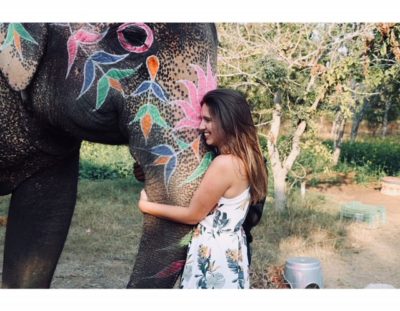 Julie, étudiante en Licence LEA : découvrez son aventure en Inde !